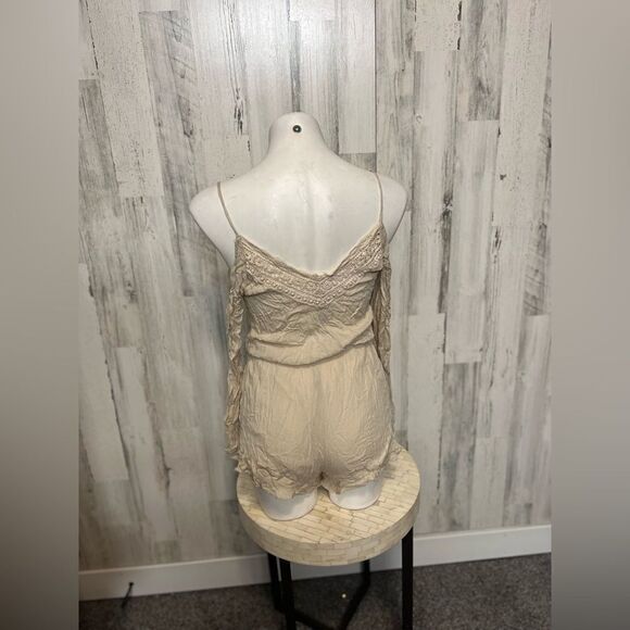 Tan romper  - Picture 8 of 9
